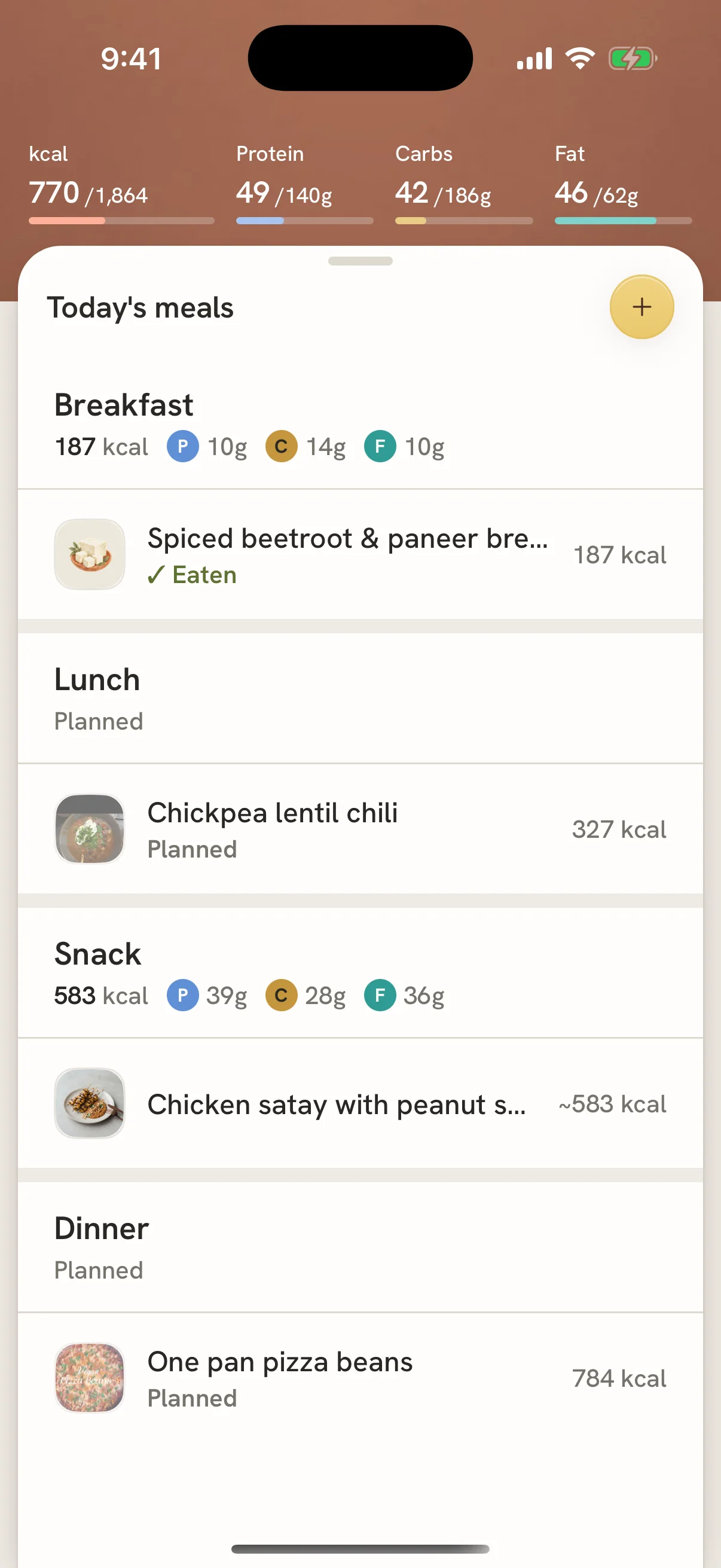 Imi's Today screen with the day's meals open: each one with its calories, protein, carbs and fat.